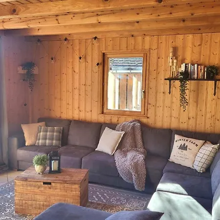 度假居 Very And Bright 210 M With Sauna And