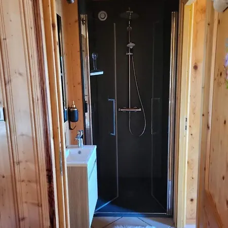 度假居 Very And Bright 210 M With Sauna And 热拉梅